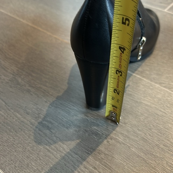 Marc Fisher Kattie Leather Ankle Booties Block Heel Black Women size 6.5 - Picture 11 of 13